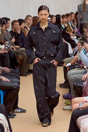 キコ・コスタディノフ(KIKO KOSTADINOV) 2024年春夏ウィメンズコレクション  - 写真12