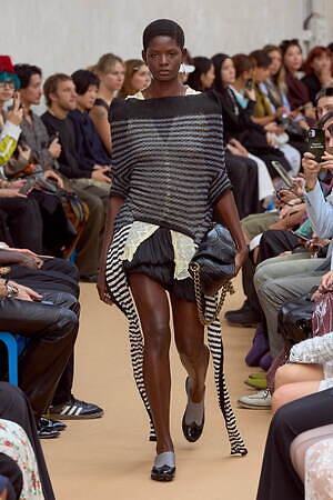 キコ・コスタディノフ(KIKO KOSTADINOV) 2024年春夏ウィメンズコレクション  - 写真15