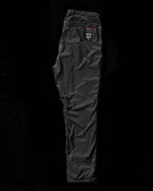 アンダーカバー×ノンネイティブの“作務衣”防風アウターやグイディブーツ、小津安二郎から着想｜写真9