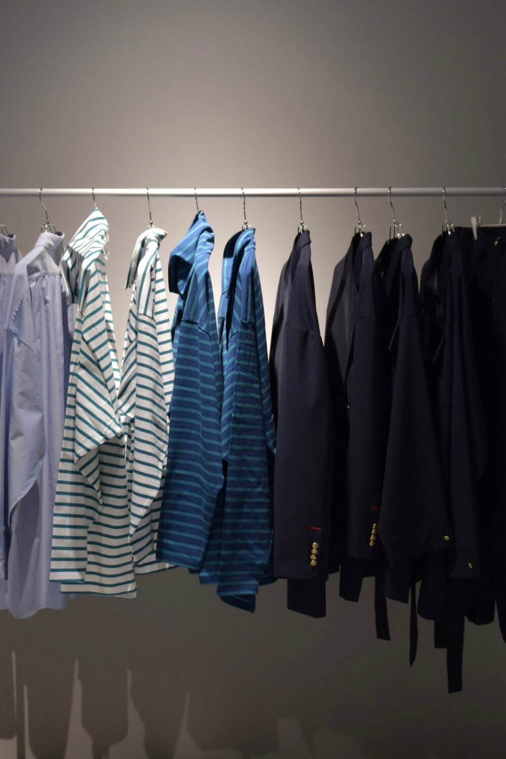 “音楽が付属する服”アダルト オリエンテッド ローブス初の路面店が青葉台に、永井博の常設作品展示も｜写真1