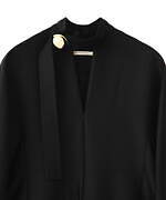 ハルノブムラタ“ゴールドボタン”華やぐブラックドレス＆Vネックニット、ザ トウキョウ限定で｜写真2