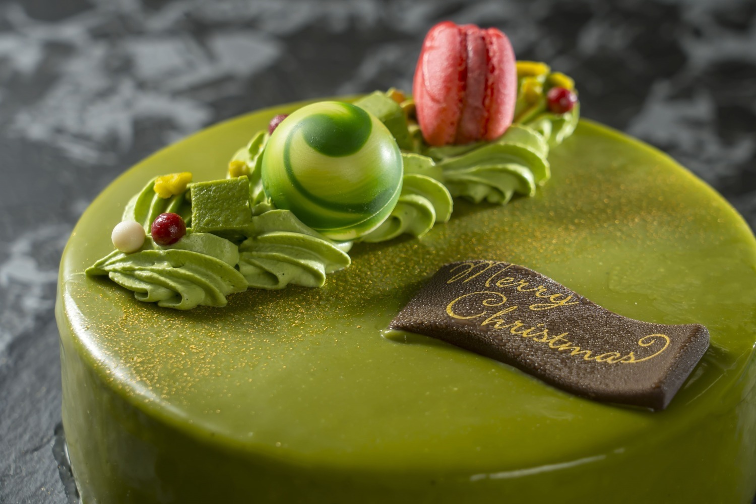 ダックワーズ｜京はやしや23年“抹茶好きのための”クリスマスケーキ、宇治抹茶＆苺の7層仕立てで