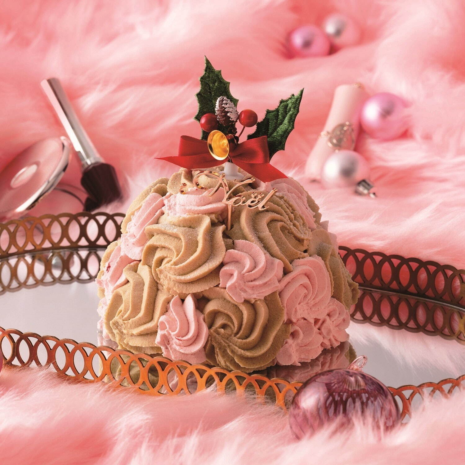 西武池袋本店23年クリスマスケーキ、“ベアサンタ”のチョコムース＆バラが彩るホワイトチョコボックス｜写真12