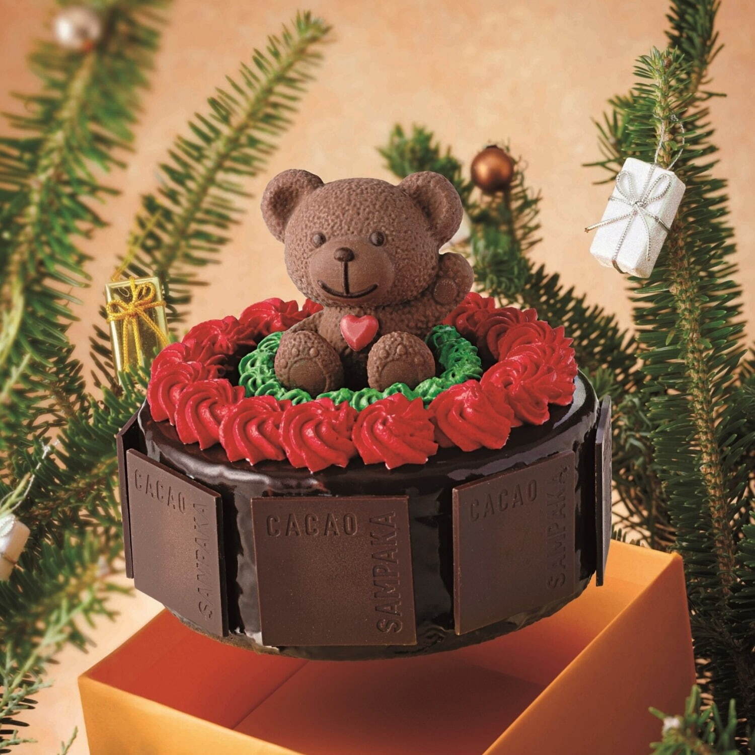 西武池袋本店23年クリスマスケーキ、“ベアサンタ”のチョコムース＆バラが彩るホワイトチョコボックス｜写真8
