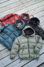 ナンガ×アーバンリサーチ ドアーズのコラボダウンジャケット、“ダウン入り”スタンド襟を配して｜写真11