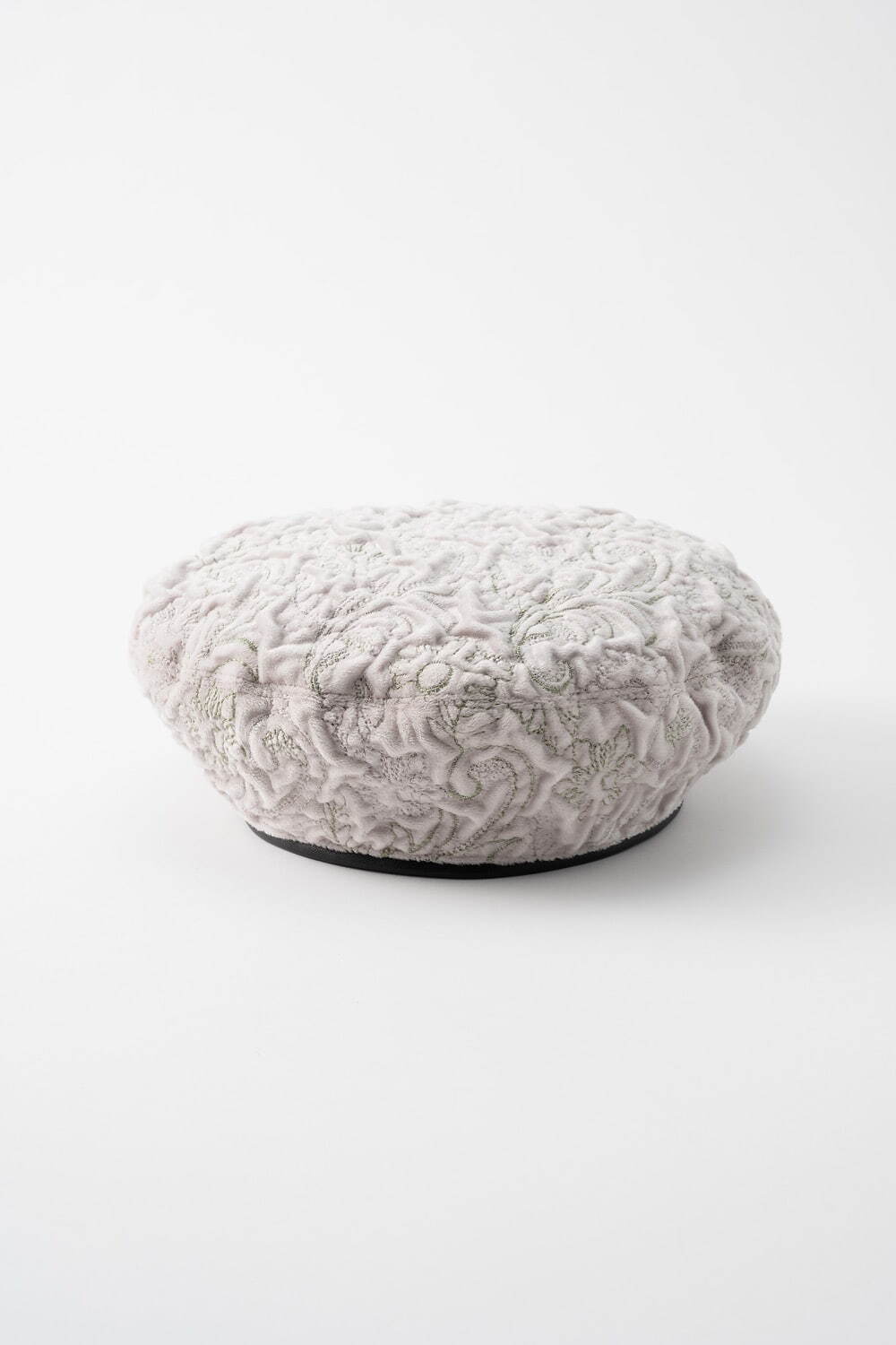 Ice flower embroidery beret 16,500円
