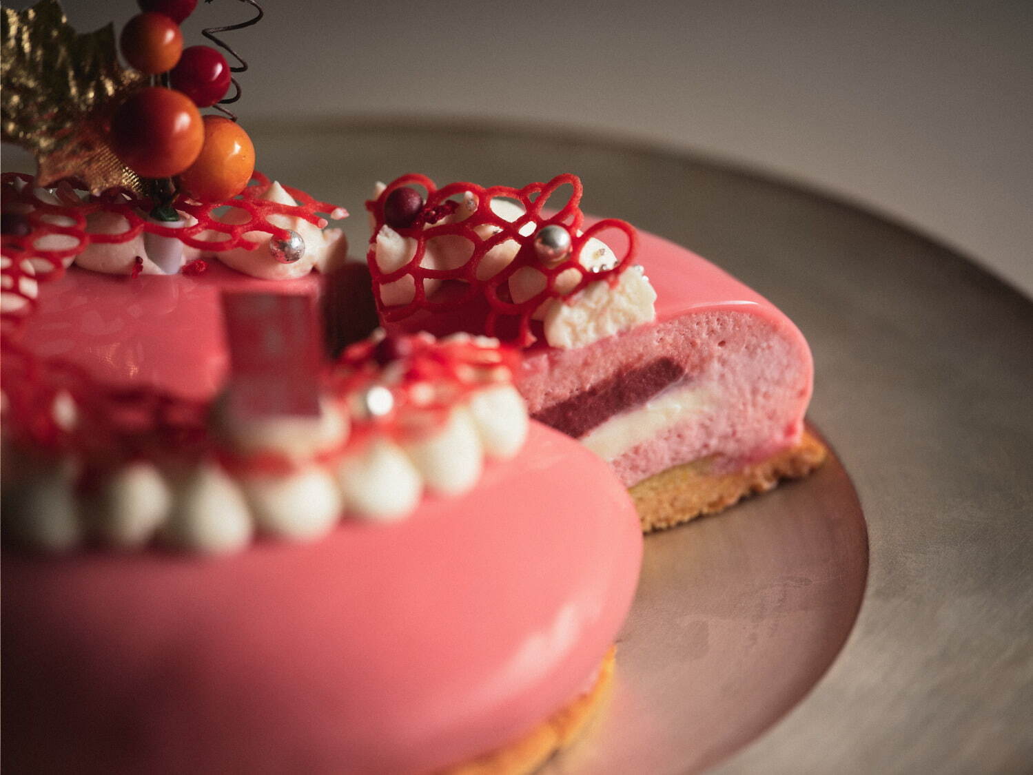 自由が丘モンサンクレール23年クリスマスケーキ、“花かんむり”を表現した苺のムースケーキなど｜写真9