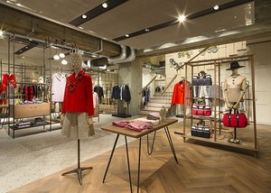 去年の春、ロンドンのMax Mara直営店で購入しました。