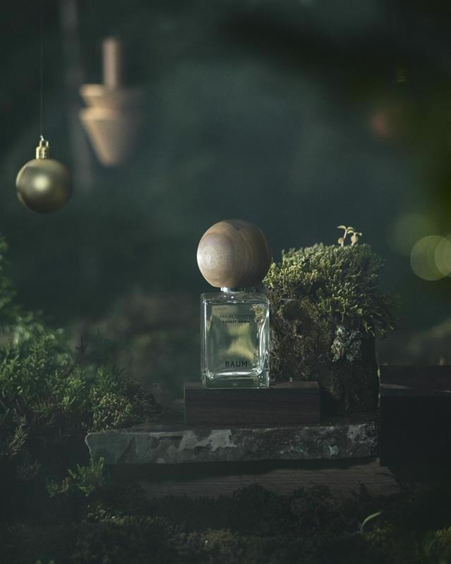 バウム2023年クリスマスコスメ、まるで“森林浴”な香りのフレグランスを木製キャップで｜写真1