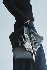 ディスコード ヨウジヤマモト新作バッグ、デザイン異なる4種のツイード生地を不規則に配して｜写真2