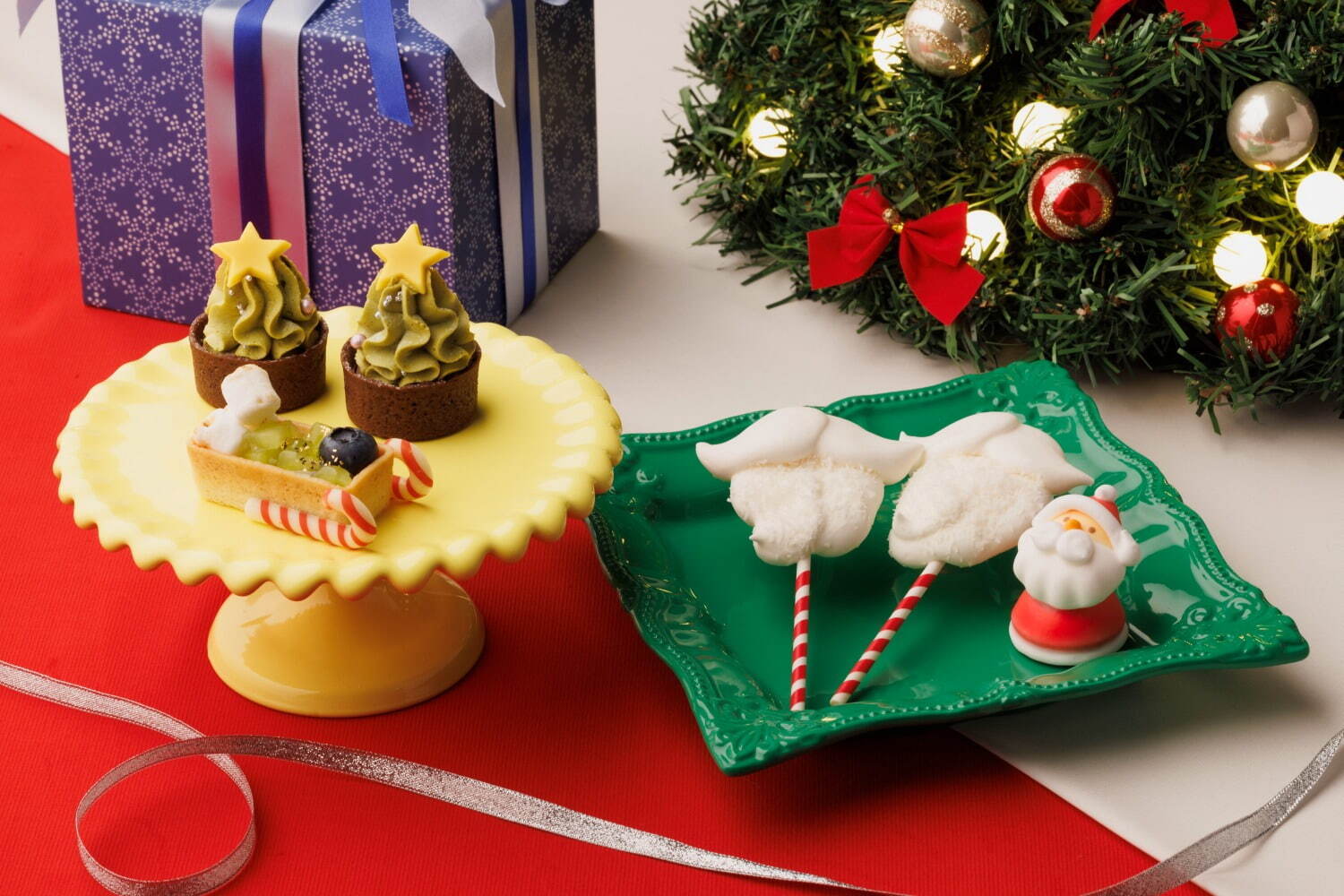 ヒルトン東京ベイ23年クリスマスビュッフェ、“機関車”ブッシュドノエル＆テディベアロールケーキ｜写真2