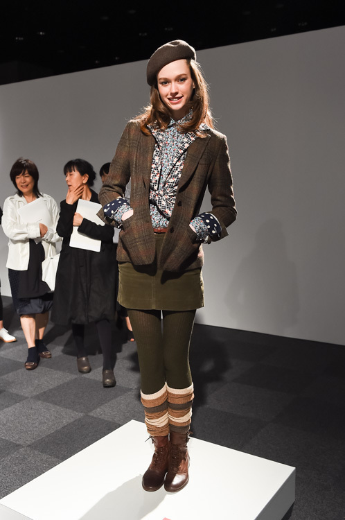 ユニクロ Lifewear の14年秋冬コレクション リアル マネキン のスタイリング提案 ファッションプレス