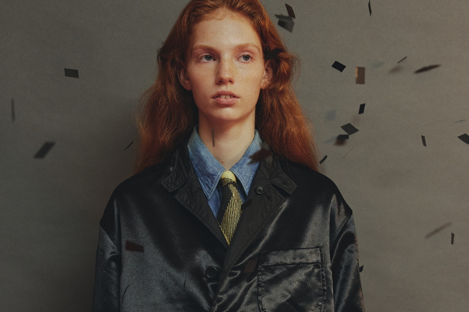 エンジニアド ガーメンツ×ビームス ボーイ、黒サテン／ナイロンのリバーシブルジャケットやパンツ