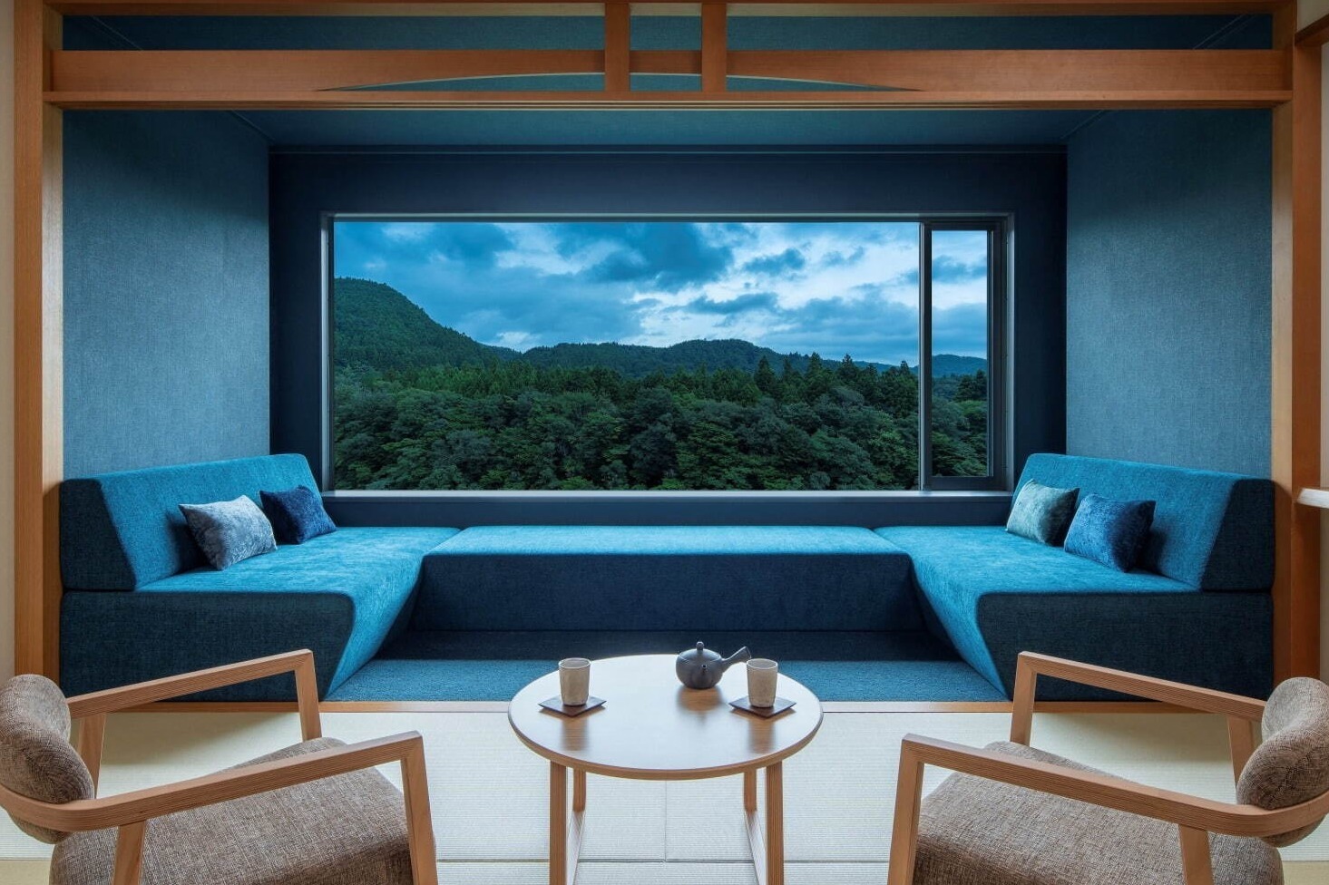 星野リゾート 界｜星野リゾート「界 秋保」宮城県・秋保温泉に開業、紺碧色の客室＆渓流の音を楽しむ露天風呂