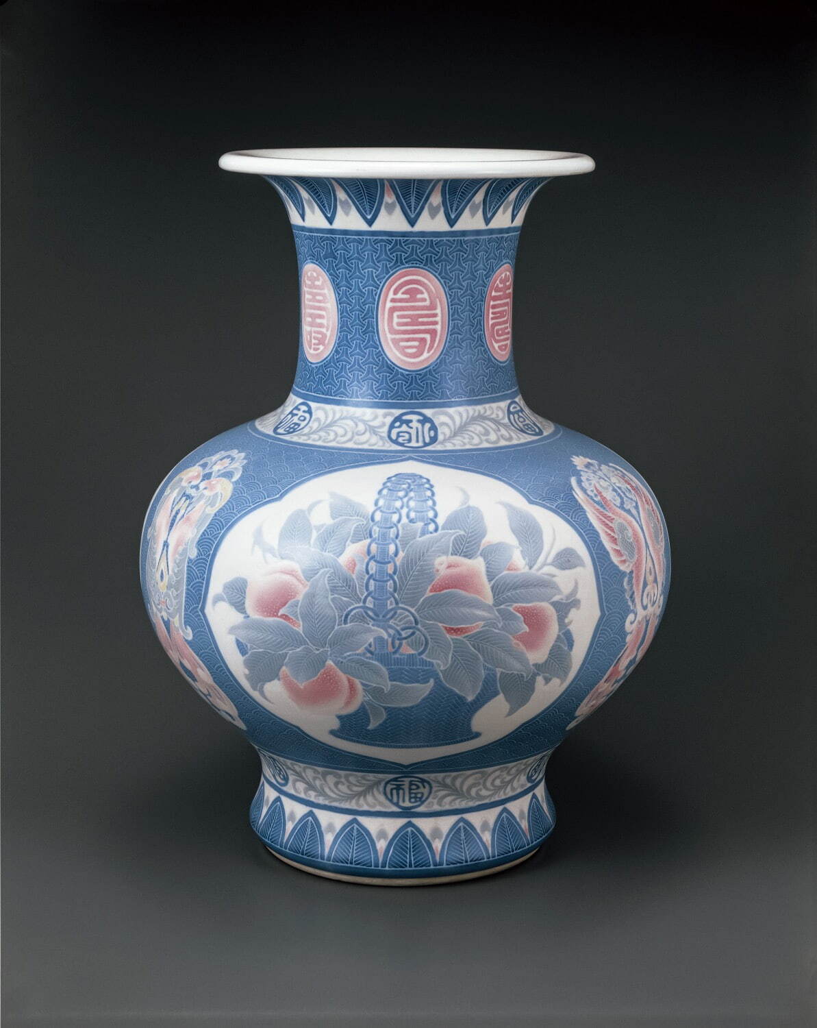 重要文化財 板谷波山 《葆光彩磁珍果文花瓶》 大正6年(1917年) 泉屋博古館東京
［泉屋博古館東京のみ出展］