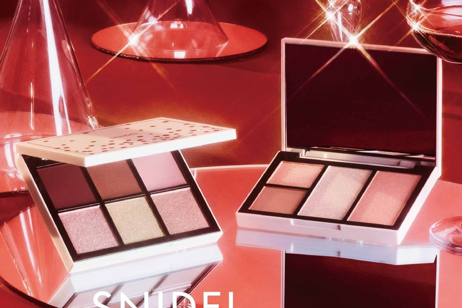 スナイデル ビューティ23年クリスマスコスメ、“マット×パール”6色アイパレや透明感ボルドーのリップ