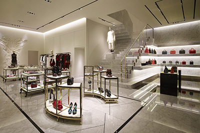 ビスポーク｜アレキサンダー・マックイーン国内初の旗艦店が青山にオープン