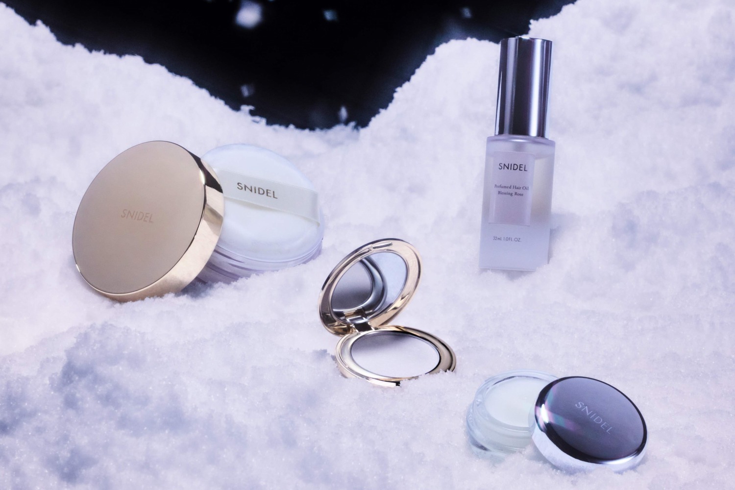スナイデル ビューティ23年クリスマスコスメ第2弾“まるで雪”のような肌が叶うパウダー＆ハイライト