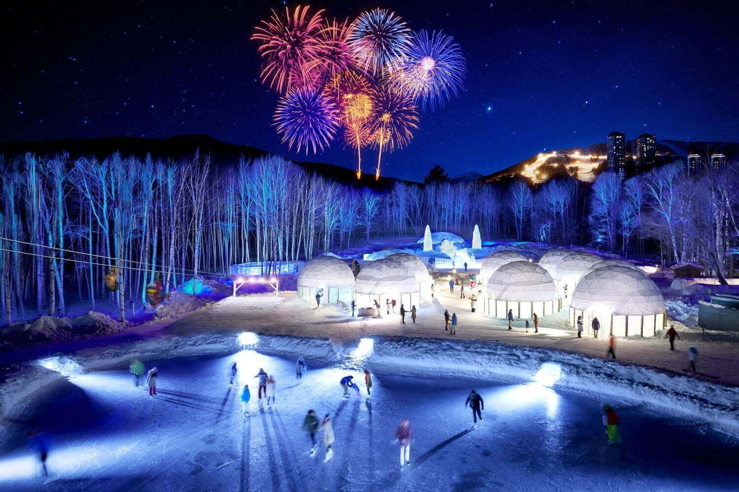 星野リゾート トマム“幻想的な氷の街”「アイスヴィレッジ」氷のラーメンや氷上ジップライン