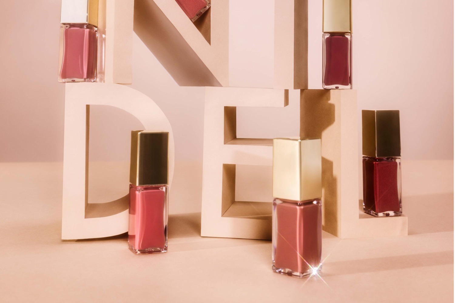 スナイデル ビューティ23年クリスマスコスメ第3弾“艶めく”新作リップグロス、くすみピンクの限定色も