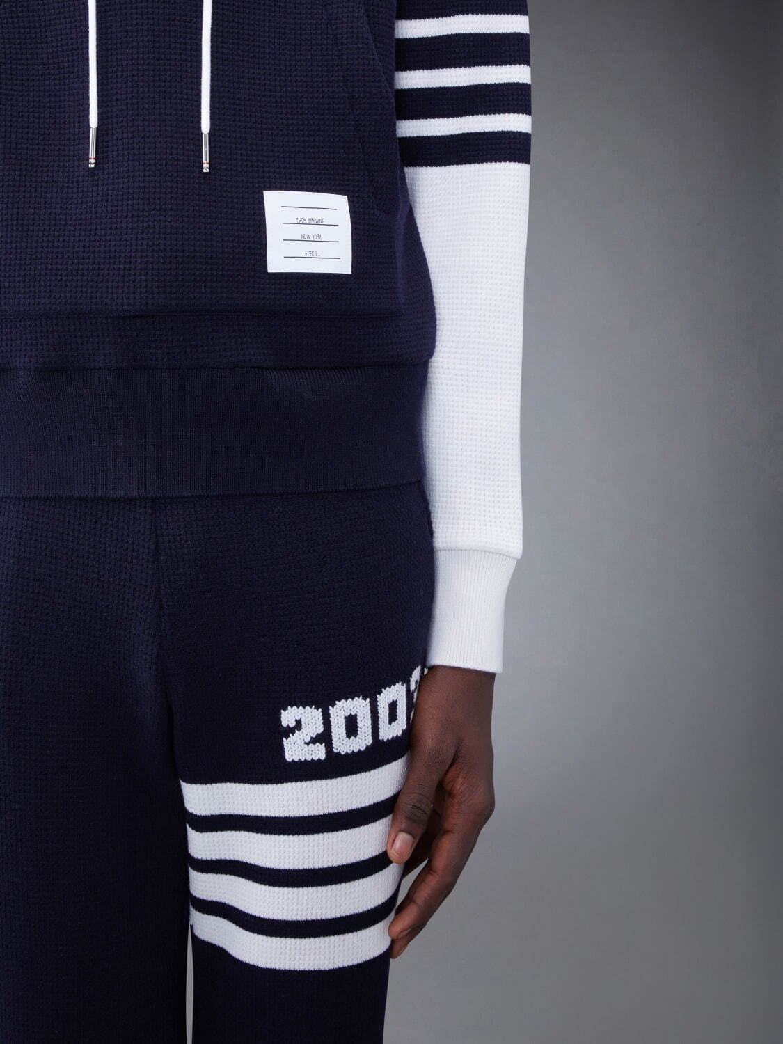 トム ブラウンの設立年“2003”を施した20周年Tシャツ＆ジャケット、伊勢丹新宿店で先行発売｜写真174