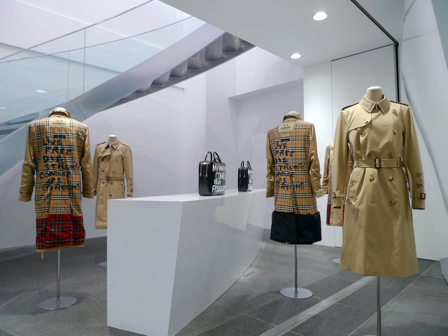 コム デ ギャルソン(COMME des GARÇONS) バーバリー トレンチコート｜写真15