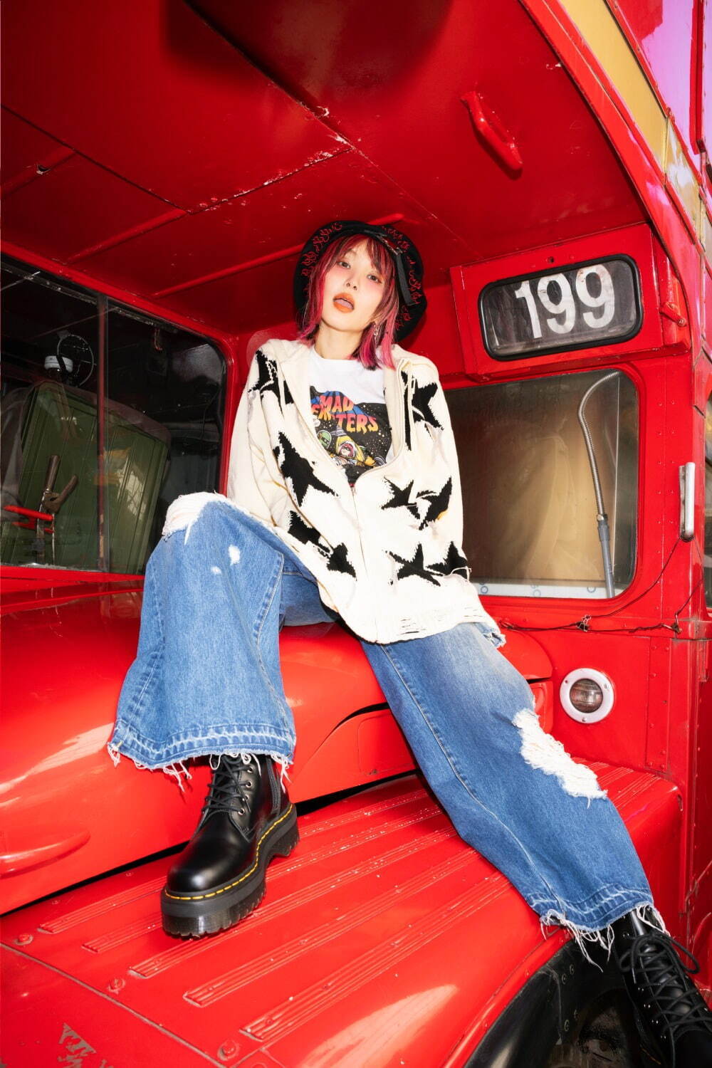 キャンディストリッパー×LiSA、アルバムの世界観を表現したロンT