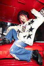 キャンディ ストリッパー×LiSA、アルバムの世界観を表現したロンTや星柄ニットフーディー｜写真19