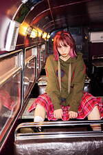 キャンディ ストリッパー×LiSA、アルバムの世界観を表現したロンTや星柄ニットフーディー｜写真18