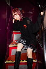 キャンディ ストリッパー×LiSA、アルバムの世界観を表現したロンTや星柄ニットフーディー｜写真17