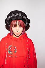 キャンディ ストリッパー×LiSA、アルバムの世界観を表現したロンTや星柄ニットフーディー｜写真16