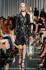 ルイ・ヴィトンがクルーズ・コレクションを発表 ‐ 初のランウェイショーはモナコで開催｜写真27