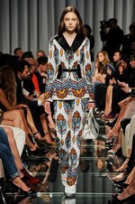 ルイ・ヴィトンがクルーズ・コレクションを発表 ‐ 初のランウェイショーはモナコで開催｜写真38