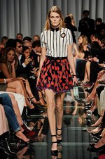 ルイ・ヴィトンがクルーズ・コレクションを発表 ‐ 初のランウェイショーはモナコで開催｜写真41