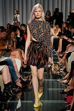 ルイ・ヴィトンがクルーズ・コレクションを発表 ‐ 初のランウェイショーはモナコで開催｜写真42