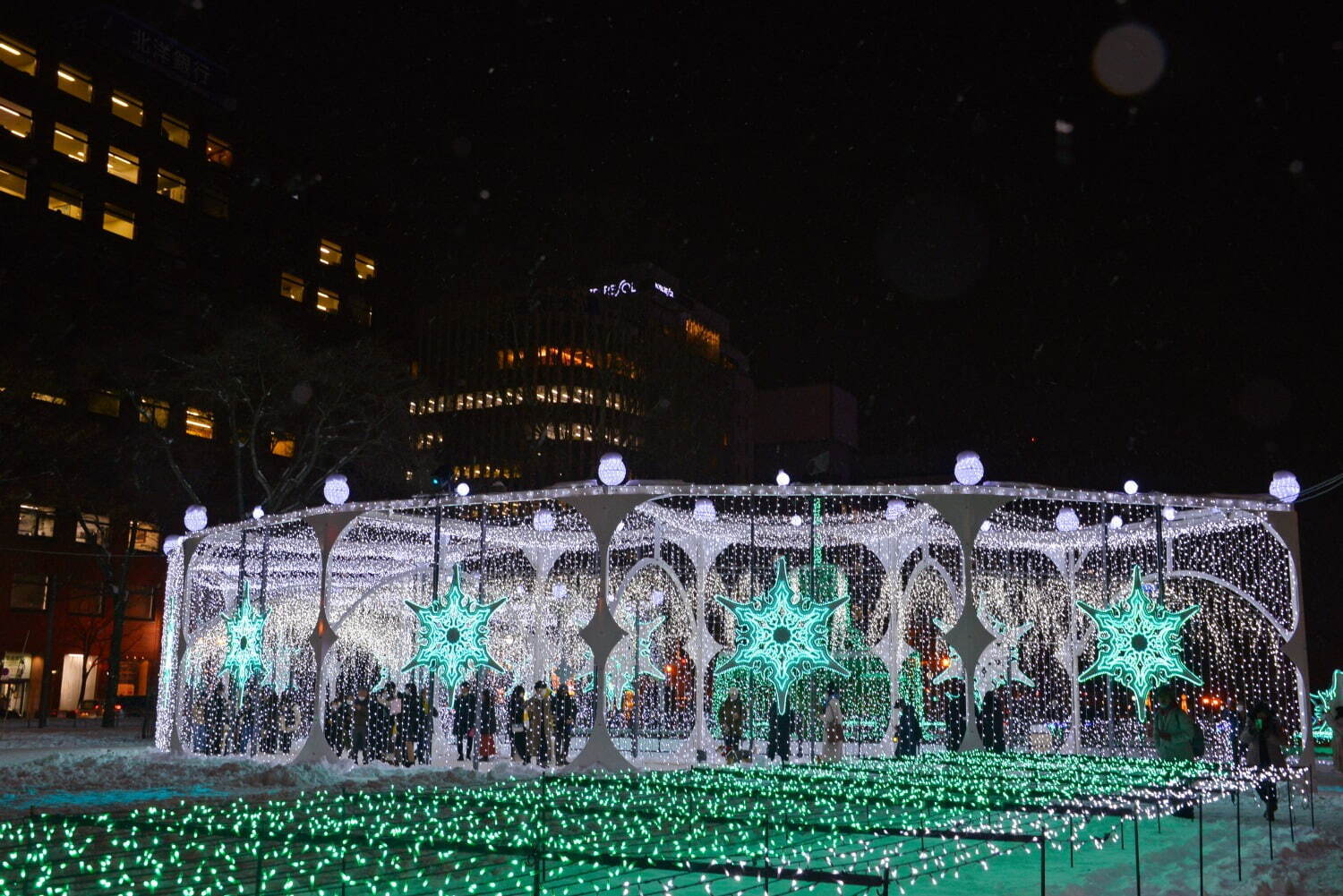 「2023 さっぽろホワイトイルミネーション」北海道・札幌の街を彩る冬の光、クリスマス市も｜写真11