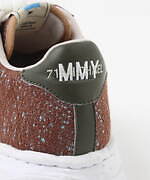 メゾン ミハラヤスヒロ×ミシェル“ランダム刺繍”のスニーカー、“唇”ブローチ付きシューズも｜写真5