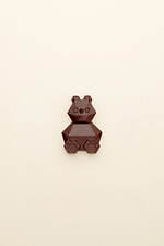 ル・ショコラ・アラン・デュカスの23年クリスマス、組み立て式ツリー型＆立体的な子グマ型ショコラ｜写真7