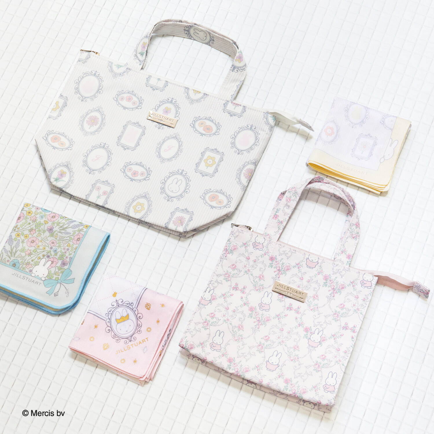 ハンカチ 各1,100円、ダブルフェイスハンカチ 各1,100円、保冷・保温ケースS 3,850円、保冷・保温ケースM 4,180円