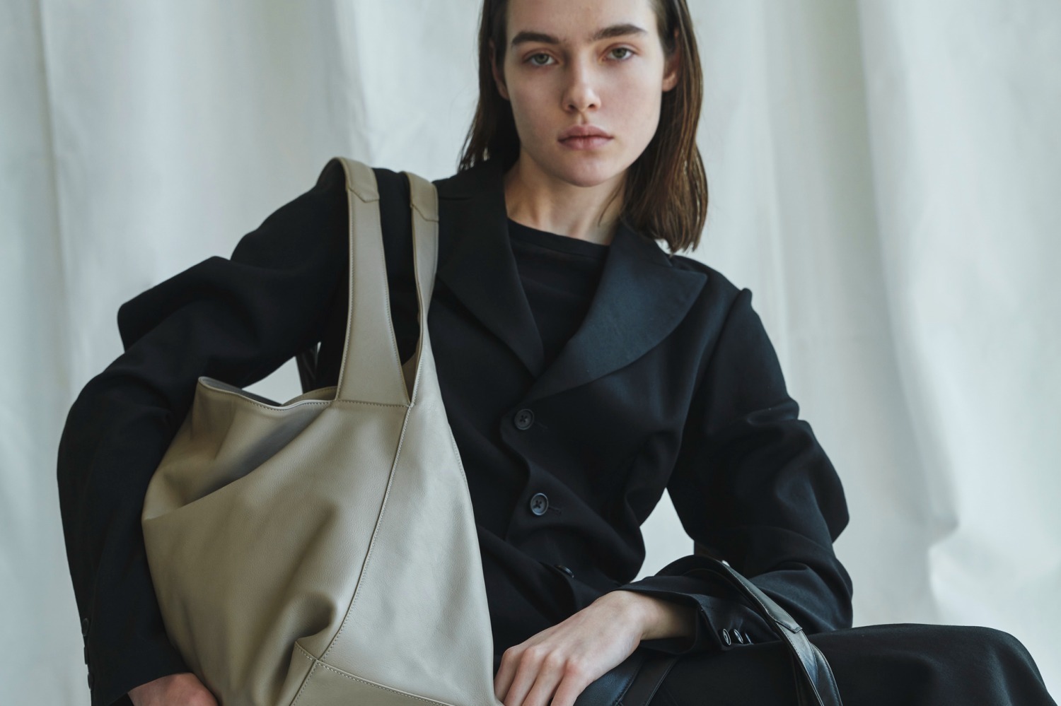 ディスコード ヨウジヤマモト新作バッグ、上質なイタリアレザーのショルダーバッグやビッグトート