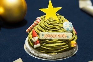 アンダーズ 東京23年クリスマスケーキ、真っ赤な苺ムースケーキや“ツリー風”ピスタチオモンブラン