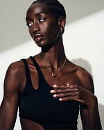 トムウッド“波の動き”に着想した新作ジュエリー、波紋や牡蠣の曲線をリング・ピアス・ブレスレットに｜写真22