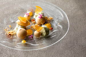 ロク キョウトの冬アフタヌーンティー“雪降る森”着想ホワイトカラーのスイーツ、肉じゃが風フードも｜写真5