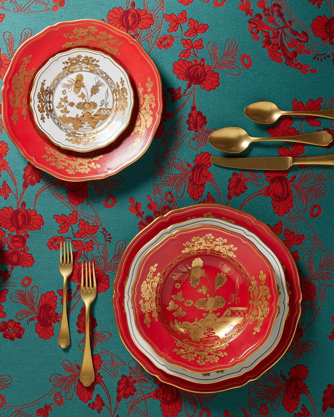 ジノリ1735“ゴールド×フラワー柄”の新作テーブルウェア