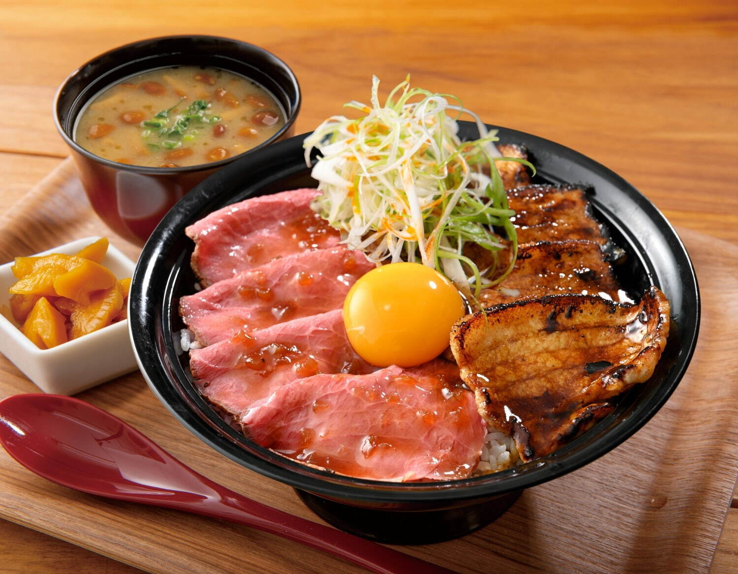 ローストビーフ Yoshimi
「ネギたま豚丼＆ローストビーフ丼」1,300円