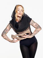 ジミー チュウ / ジャンポール・ゴルチエ、タトゥープリントのパンプスや“コルセット風”レザーシューズ｜写真17