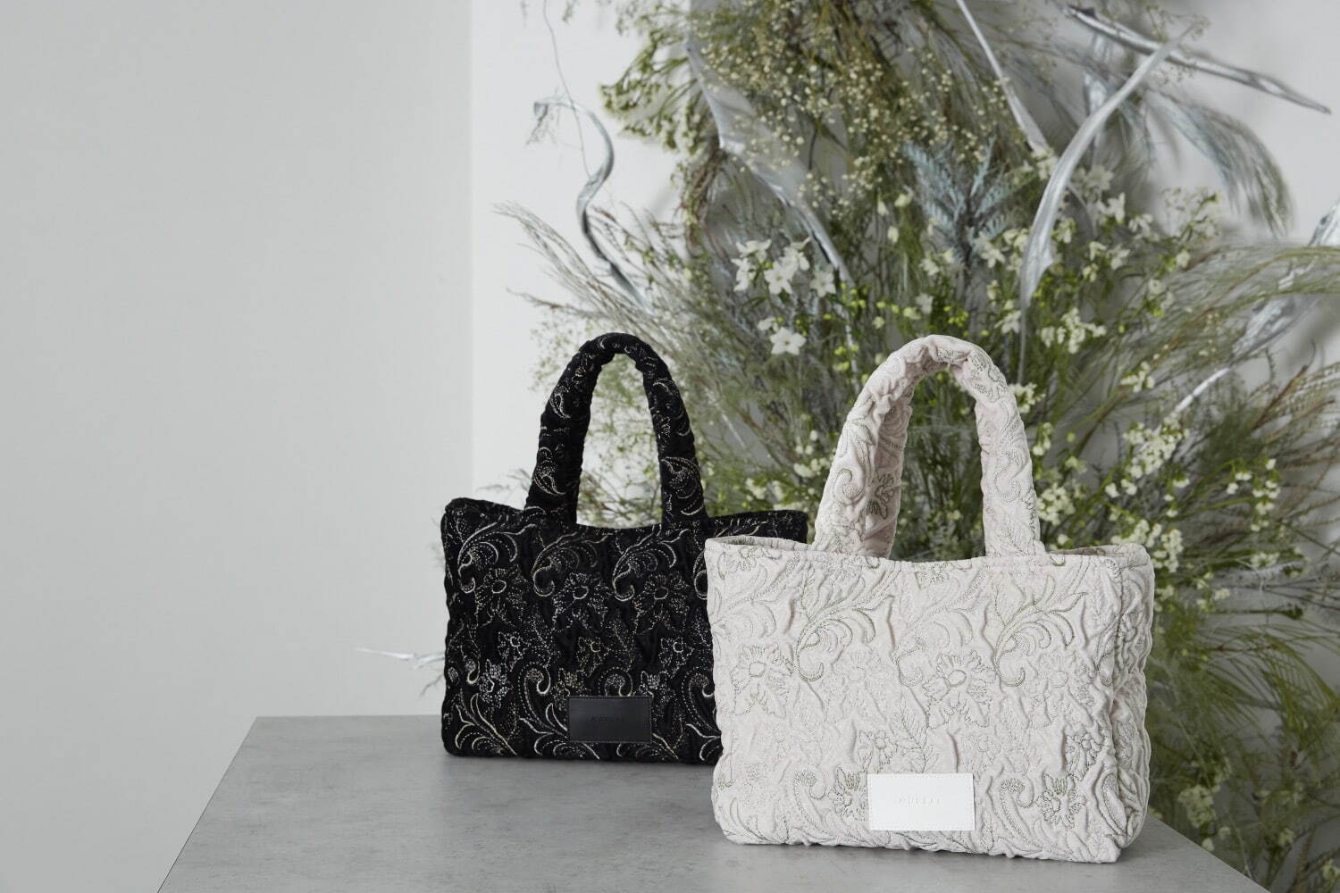 Ice flower embroidery tote 27,500円〈限定販売〉