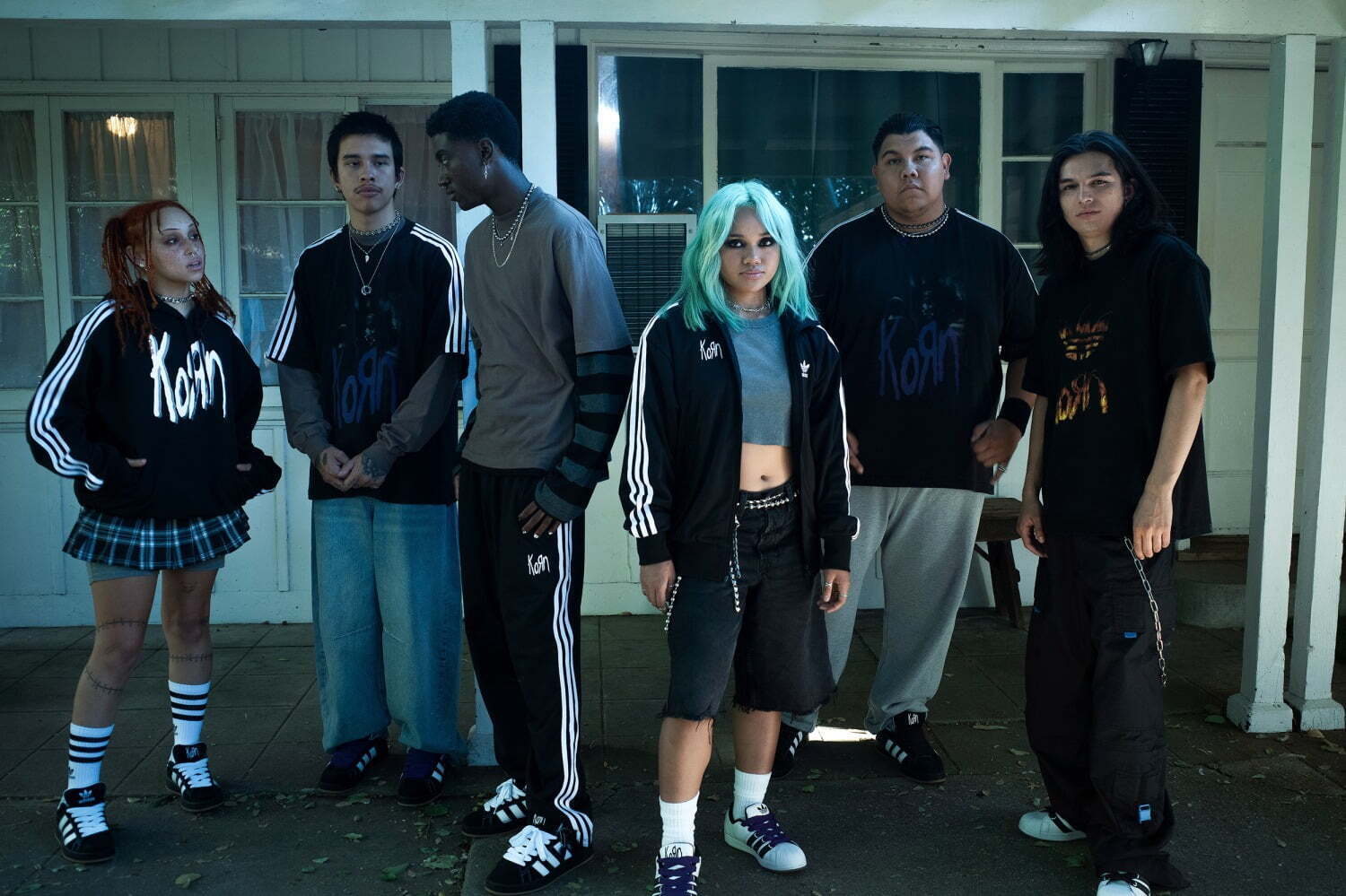 アディダス オリジナルス×コーン、アルバム『Life Is Peachy』着想のトラックスーツなど