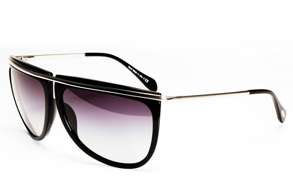 RESTIR.COM会員登録キャンペーン - アレキサンダー・マックイーンやバルマンなど豪華賞品が！