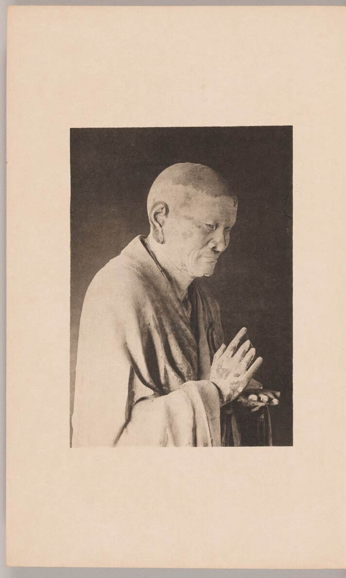 『國華』1号より《無著像》
1889年 コロタイプ印刷 印刷博物館蔵